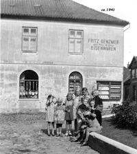 1892 - (xxxx) Kinder Vor dem Kremper Tor ca. 1941