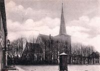 9986 - (PK-01618) - Marktplatz Kirche Brunnen 1900