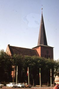 2295 - (0146) Marktplatz Kirche