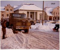 0862 - Winter 1969-Firma Alpen f&auml;hrt den Schnee zum Hafen ab. Markt