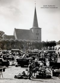 3850 - (0001) Marktplatz Kirche Wochenmarkt