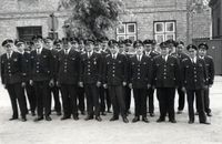 9515 - (0198) FFw Feuerwehrhaus Kirchenstra&szlig;e Gruppenfoto