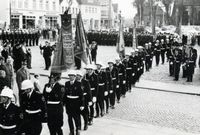 10255 - (0198) FFw Fahnenaufmarsch ins Rathaus 100j&auml;hriges 1969