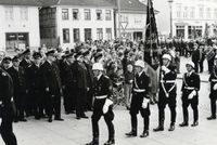 9491 - (0198) FFw Feuerwehr - Fahneneinmarsch ins Rathaus 1969