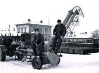 1768 - (F0507) Bahnhof - Fa.Kuhl - 1955 - Harald Stender-Horst Hagelstein (Buch 1)