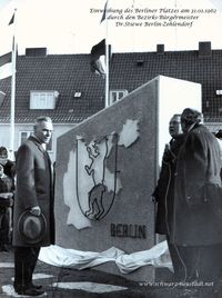 3028 - (0001) Einweihung des Berliner Platzes am 31.01.1962 durch den Bezirks-B&uuml;rgermeister Dr.Stiewe Berlin-Zehlendorf Bild 5 (2)