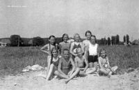 1260 - (xxxx) Pelzerehaken Am Strand ca. 1950