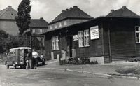5867 - U-Schule Wuttig Aussenansicht Wohnh&auml;user Wieksberg ca.1955