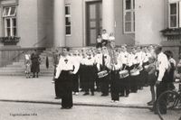 8475 - (0020) Spielmannszug Marktplatz 1954